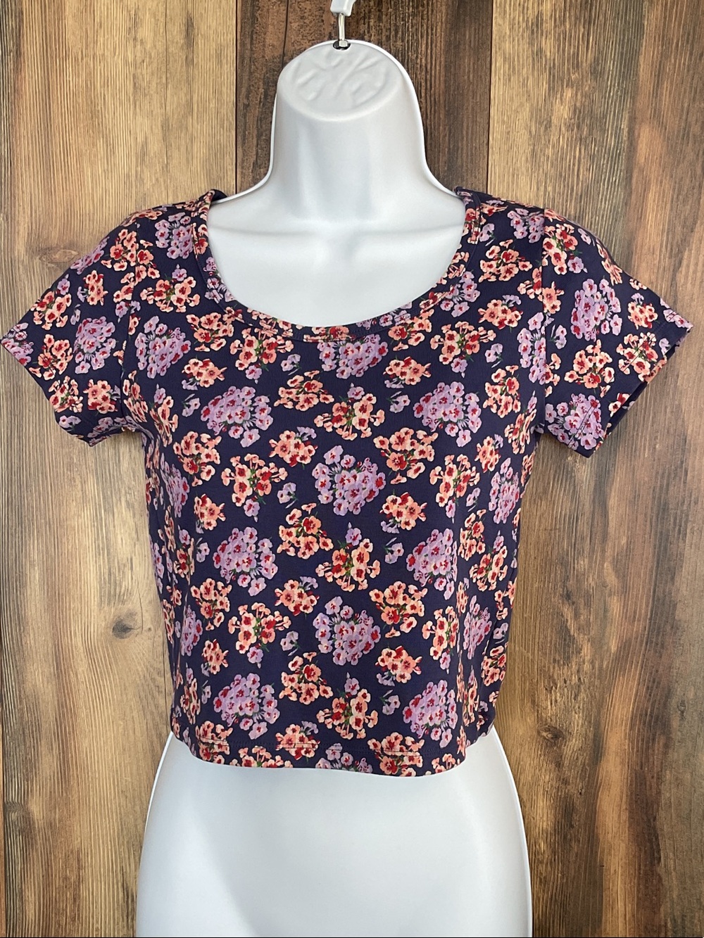 Uniqlo UT Paul & Joe Floral Scoop Neck Crop Top S        150B